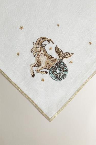 SERVIETTE DE TABLE LIN BRODÉ CAPRICORNE | MARISA BERENSON - Écru de Zara - Image 2