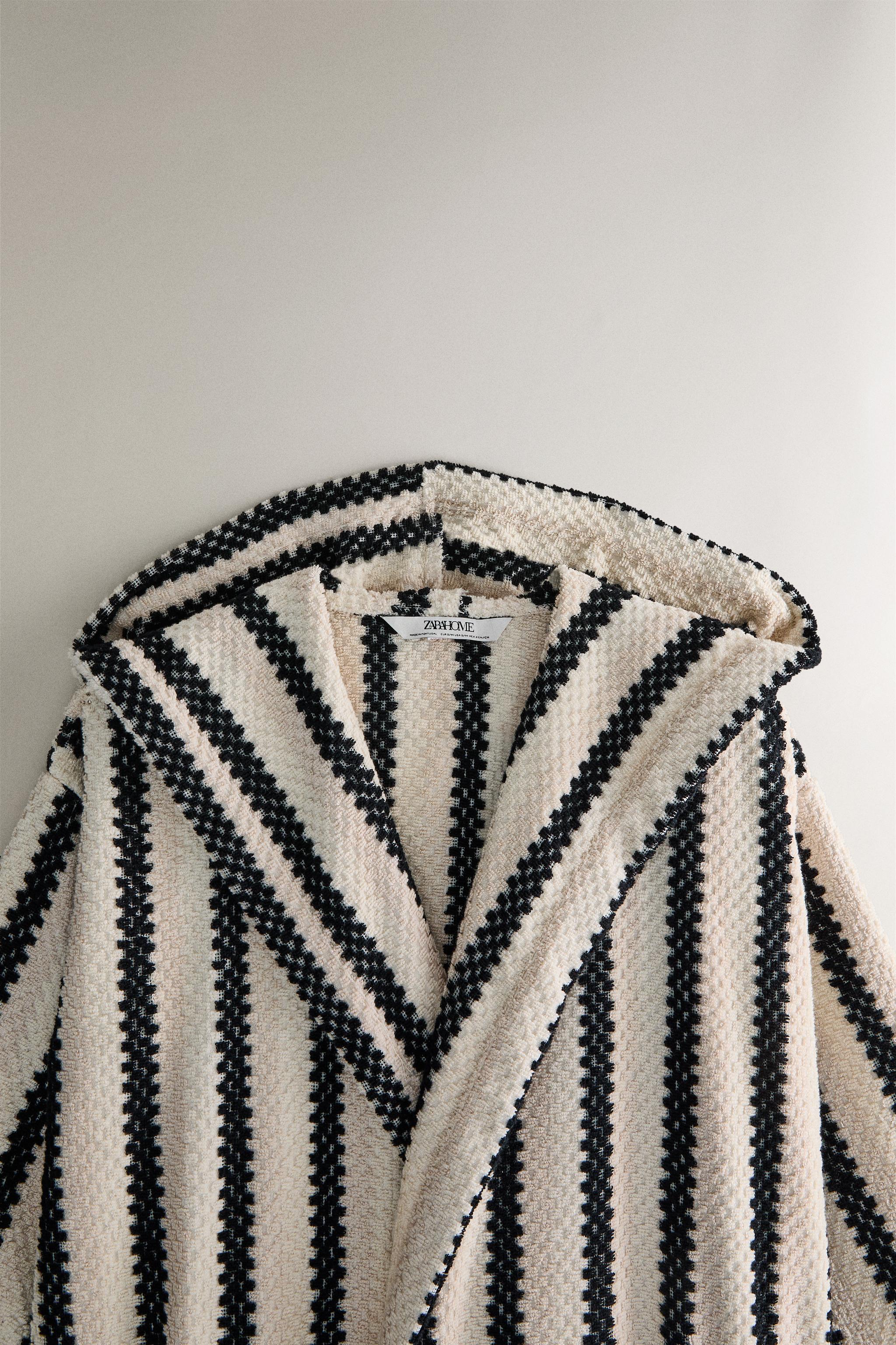 GEOMETRIC JACQUARD BATHROBE — Black