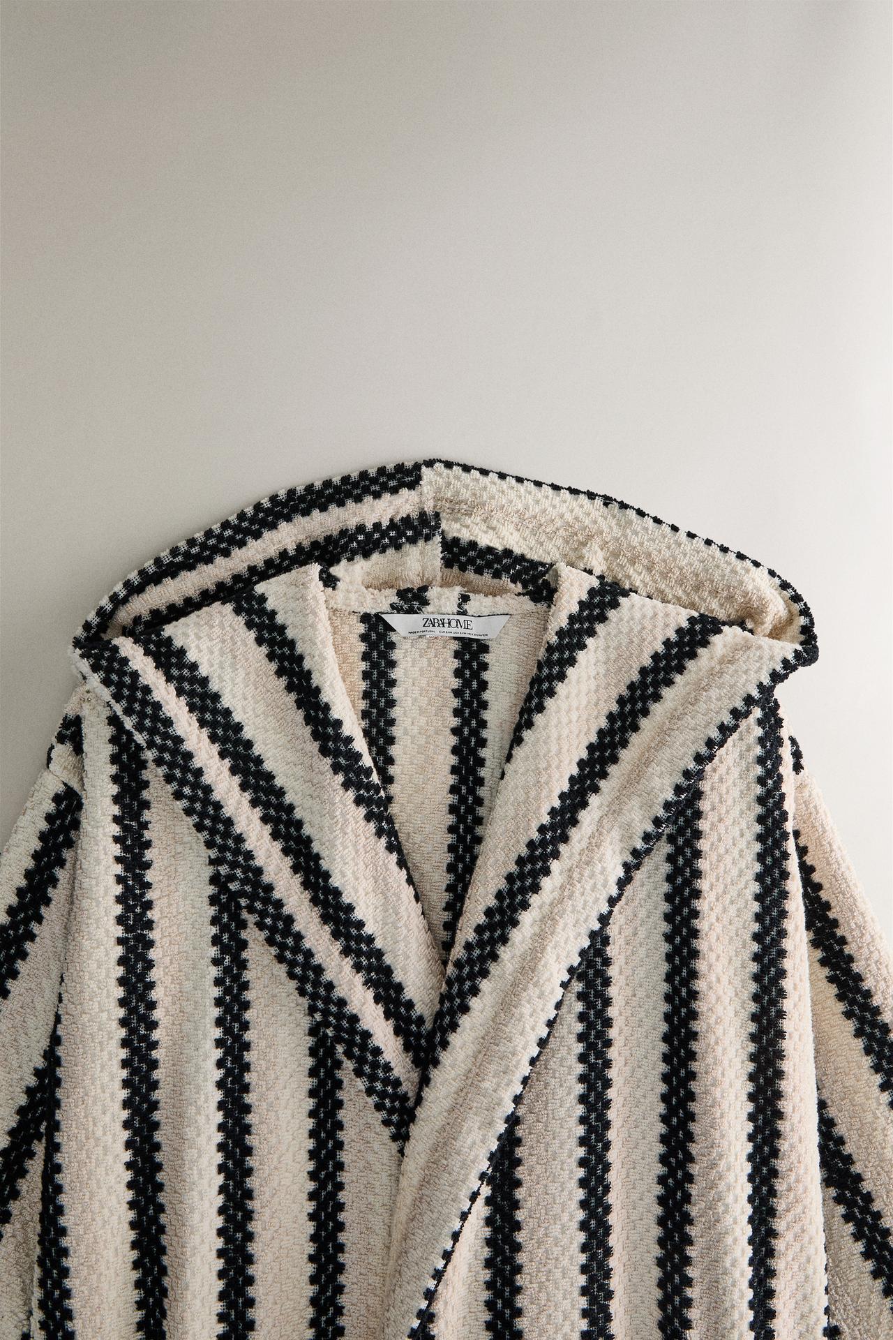 GEOMETRIC JACQUARD BATHROBE — Black