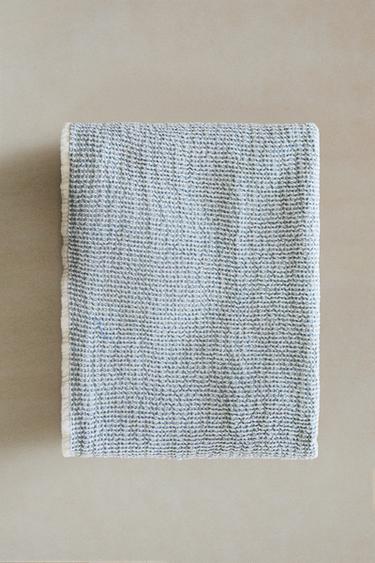 MINI WAFFLE-TEXTURE BATH TOWEL - Ecru / Blue by Zara - Image 5