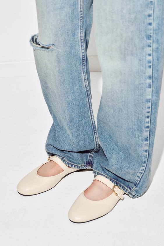BAILARINA PLANA PIEL DETALLE HEBILLA - Blanco de Zara - Imagen 0