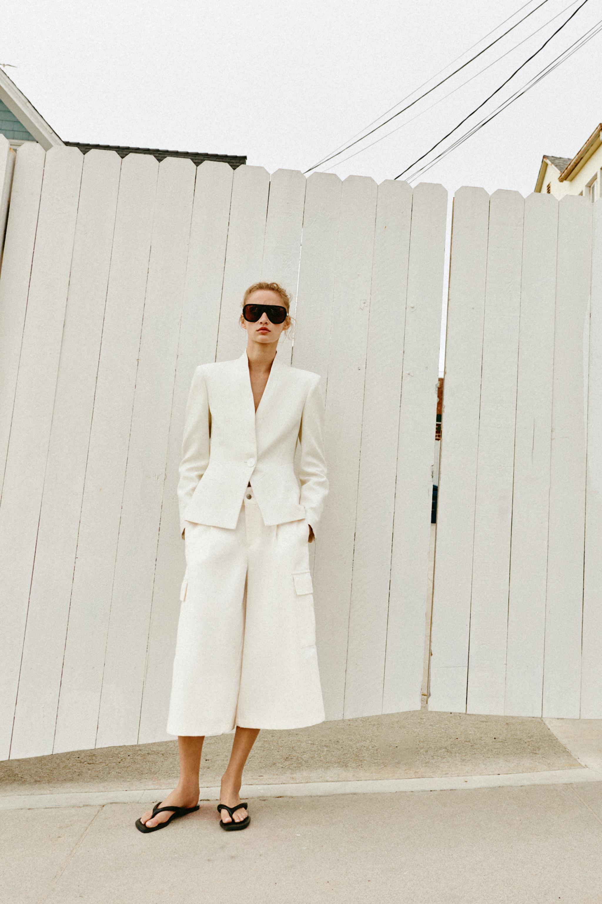 FITTED BLAZER WITH SHOULDER PADS