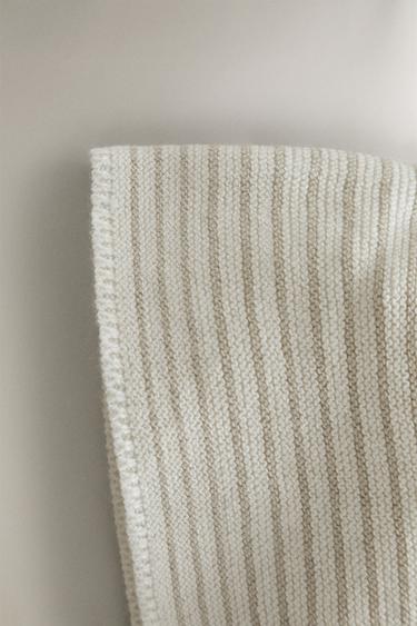 BONNET ENFANT COTON ET SOIE - Beige clair de Zara - Image 2