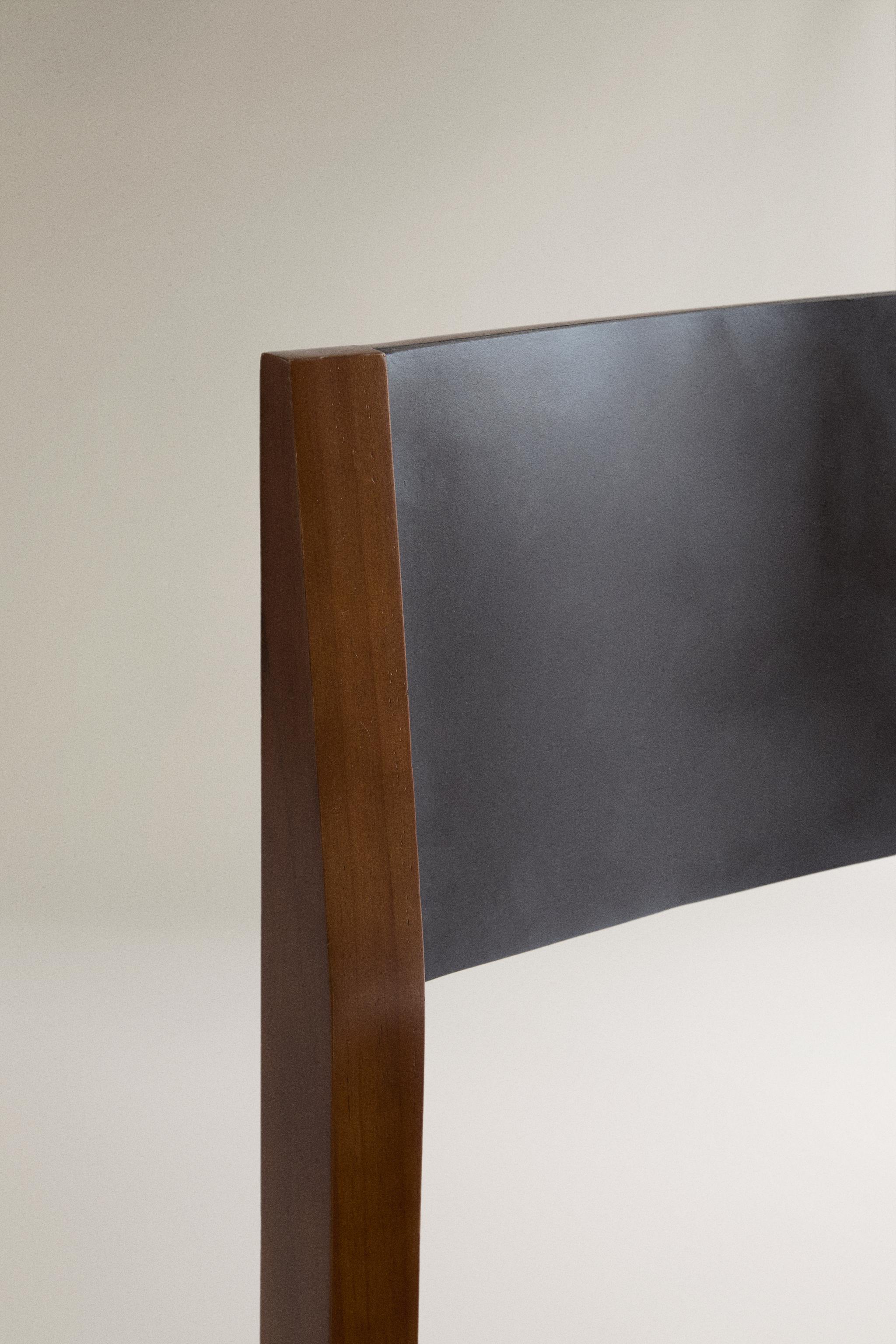 CHAISE STRUCTURE BOIS ET CUIR