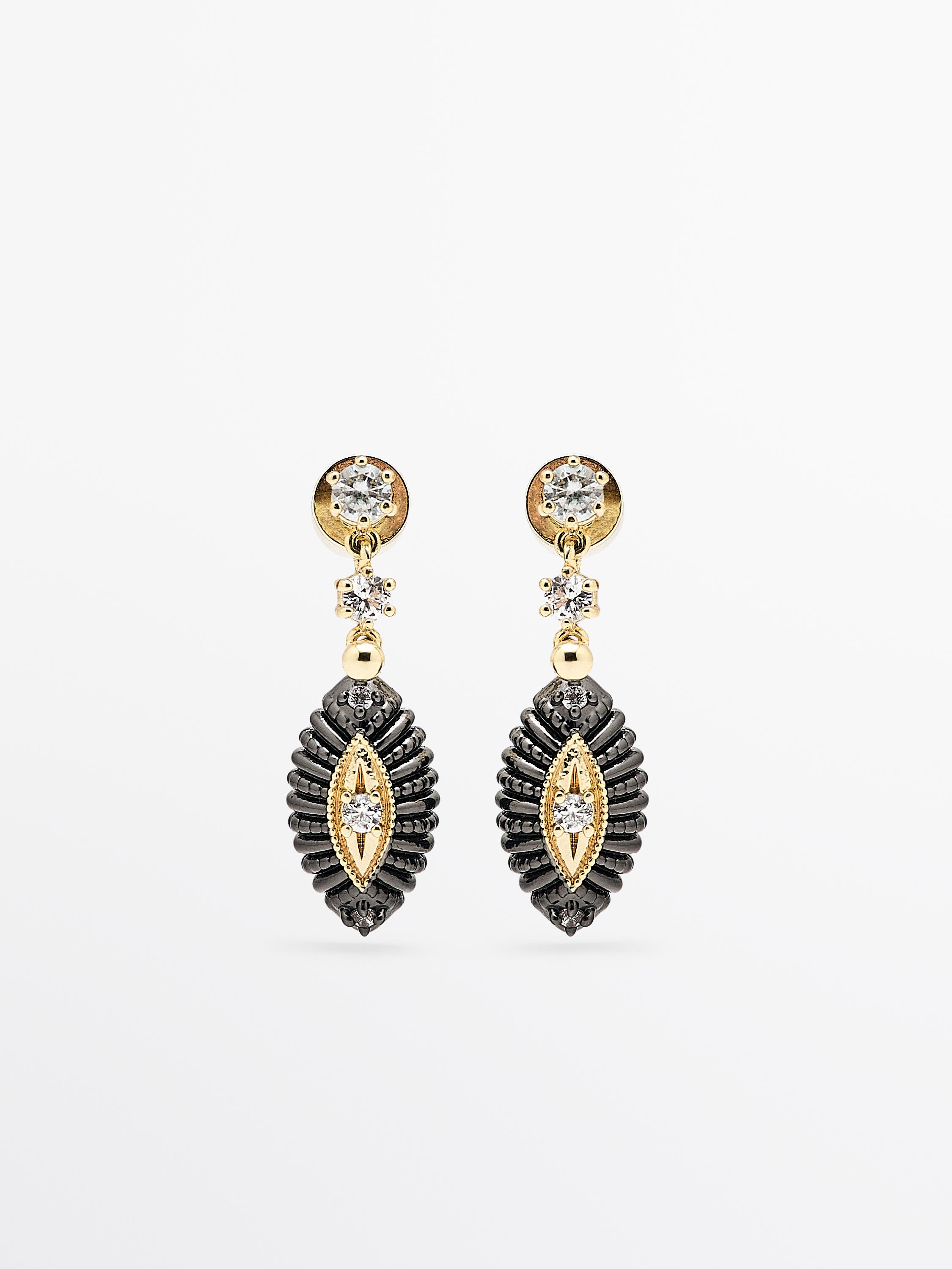 Boucles d'oreilles ornées de brillants