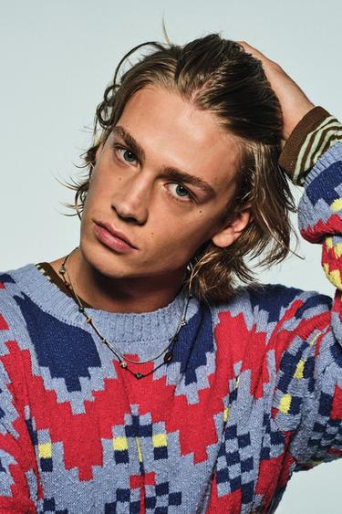 МАИЦА СО КВАДРАТЕН КРОЈ, НАШИВКИ И ВИНТИЏ ЕФЕКТ - Црвена од Zara