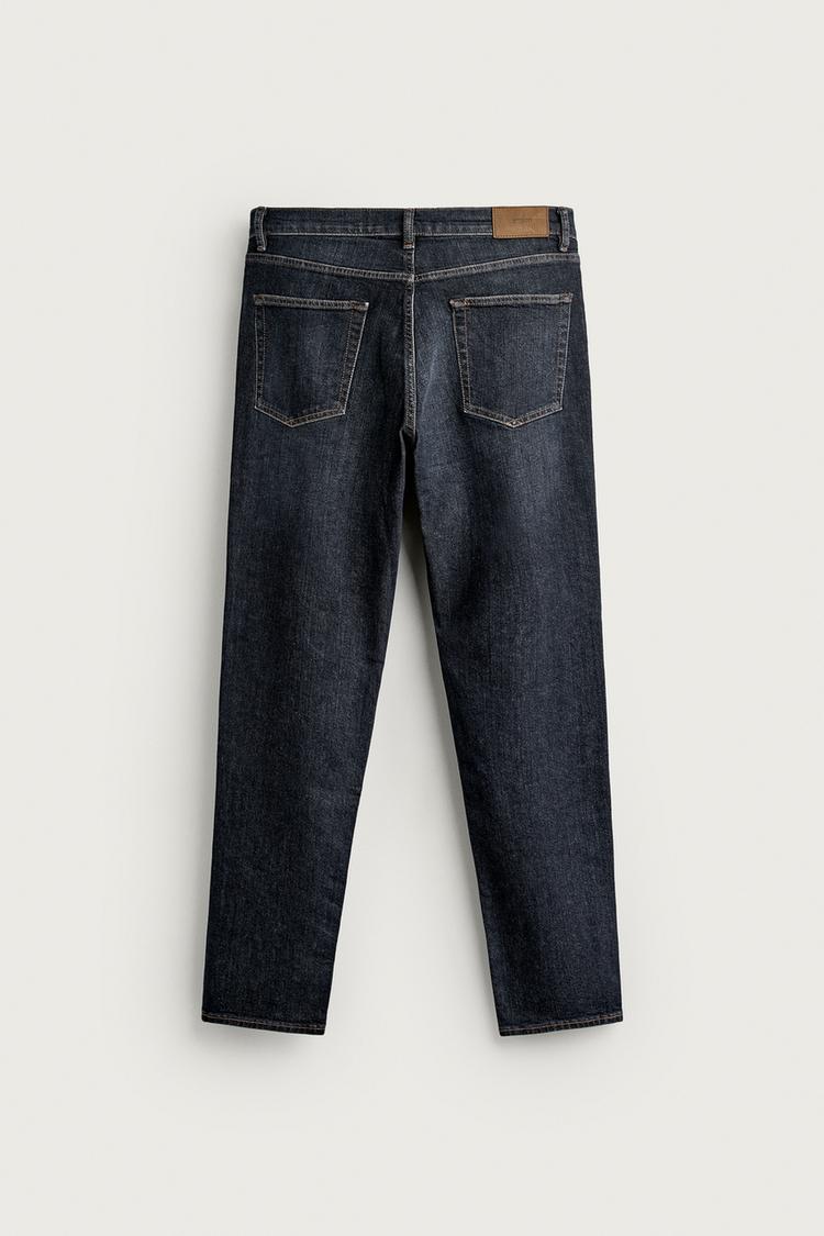 Jeans básicos de corte entallado 7