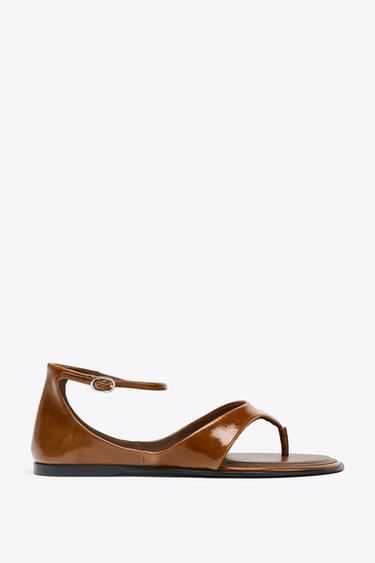 SANDALIA DEDO PIEL - Marrón de Zara