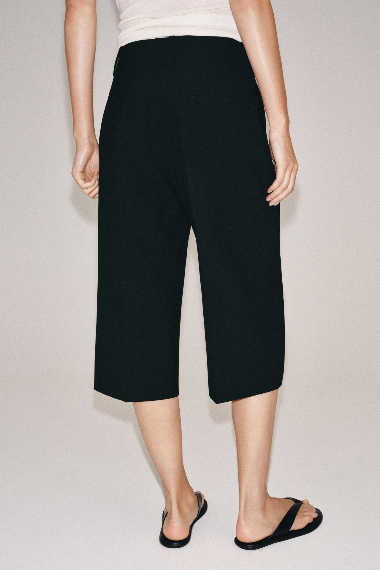 ZW COLLECTION STRAIGHT DARTED BERMUDA SHORTS — Black