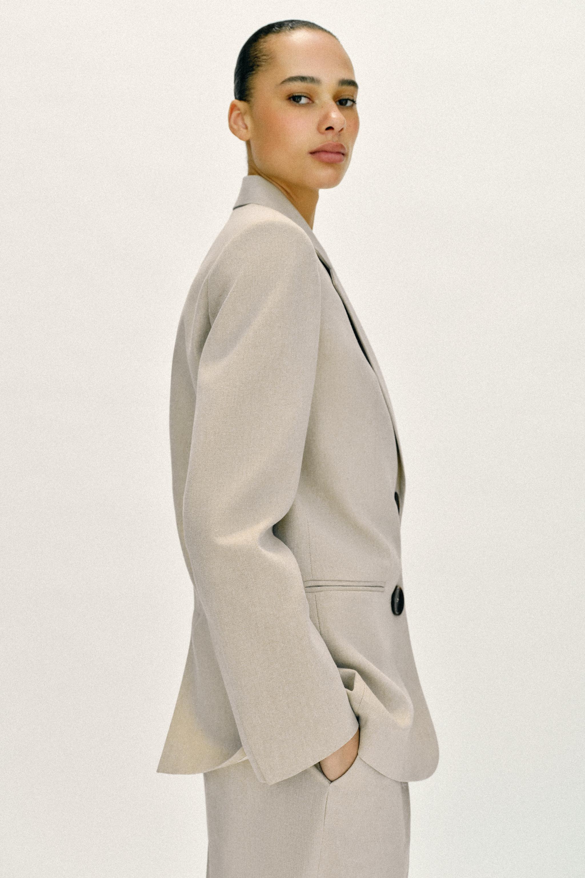 İKİ DÜĞMELİ VATKALI STRAIGHT FIT BLAZER - Görsel 6