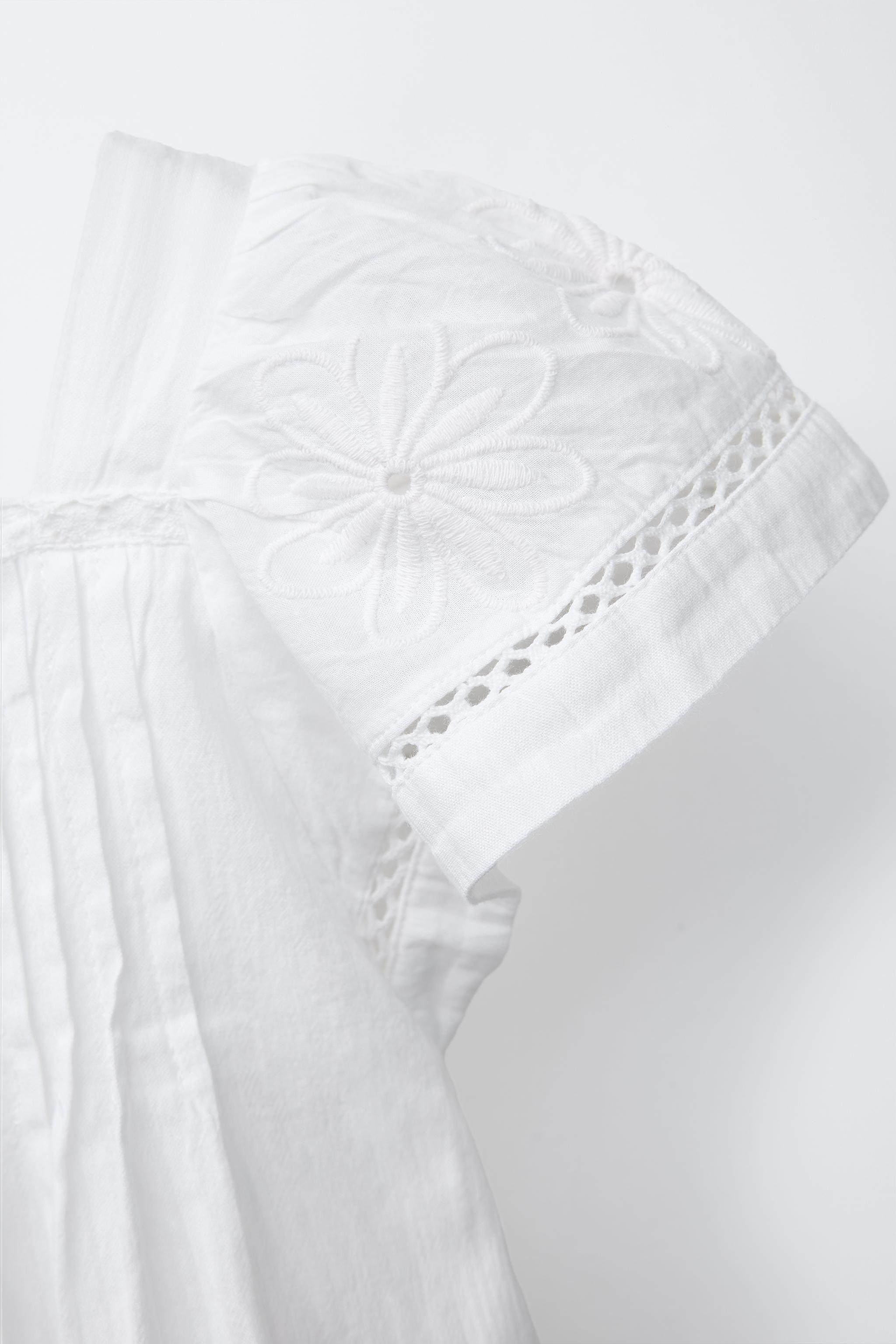 ROBE À ENTRE-DEUX BRODÉS