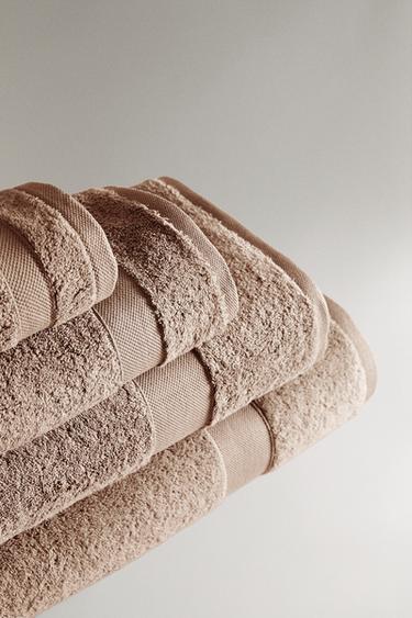 SERVIETTE DE BAIN COTON PREMIUM (600 g/m²) - Beige foncé de Zara - Image 1