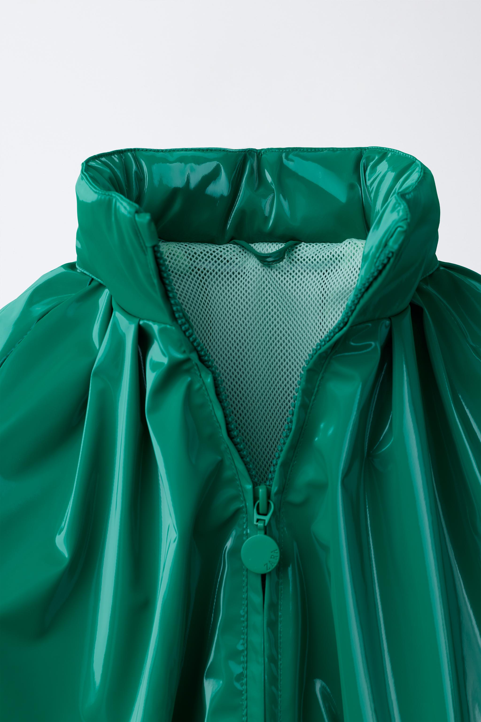 SHINY WATER-RESISTANT RAINCOAT