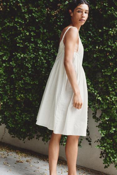 ROBE À PLIS ET BRODERIES FLORALES - Blanc cassé de Zara - Image 8
