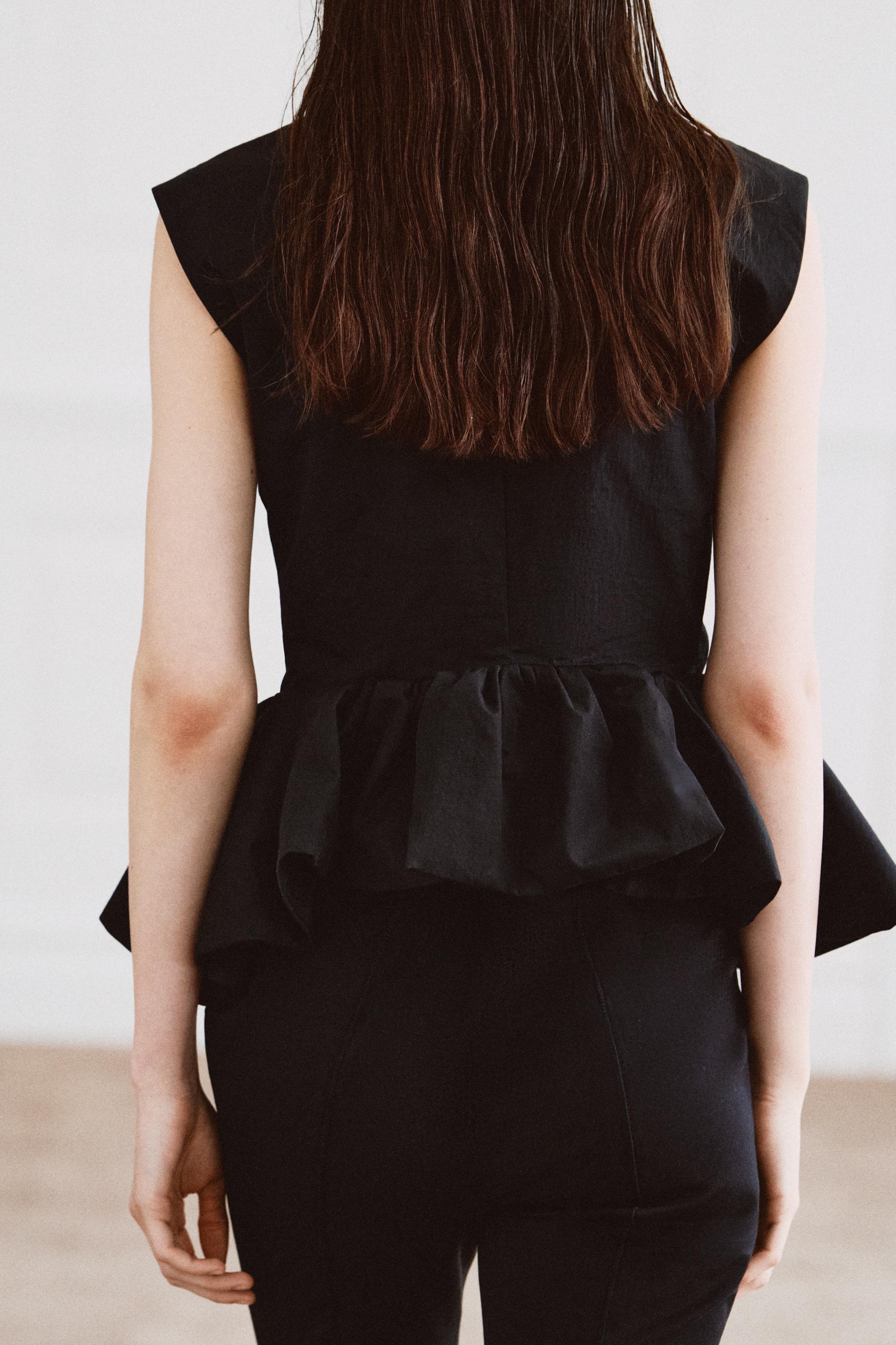 ZW COLLECTION SLEEVELESS PEPLUM TOP