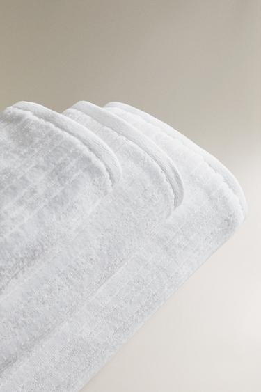 TEXTURED STRIPED VELOUR BATH TOWEL - White by Zara - Image 1