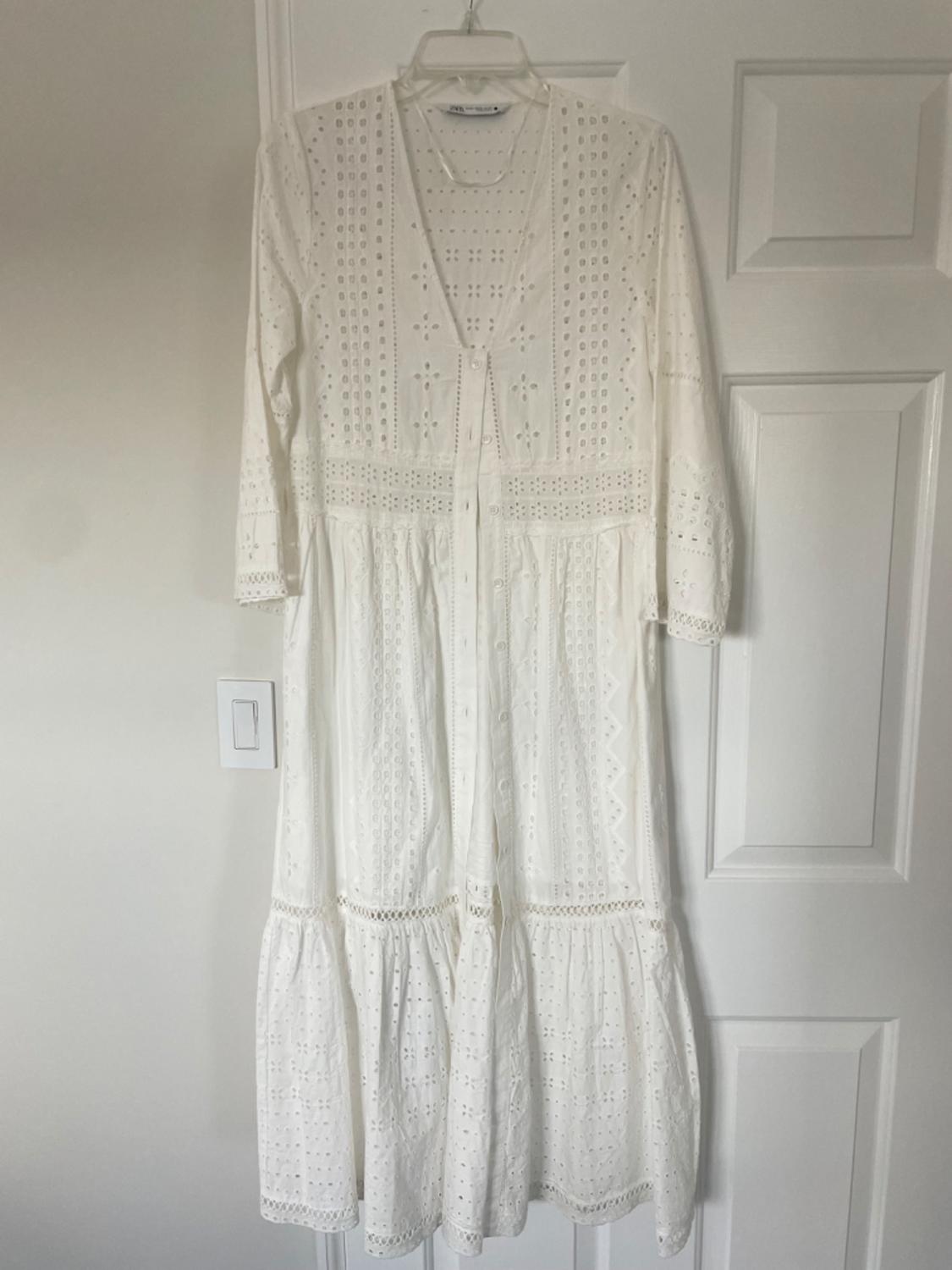 VESTIDO BORDADOS PERFORADOS