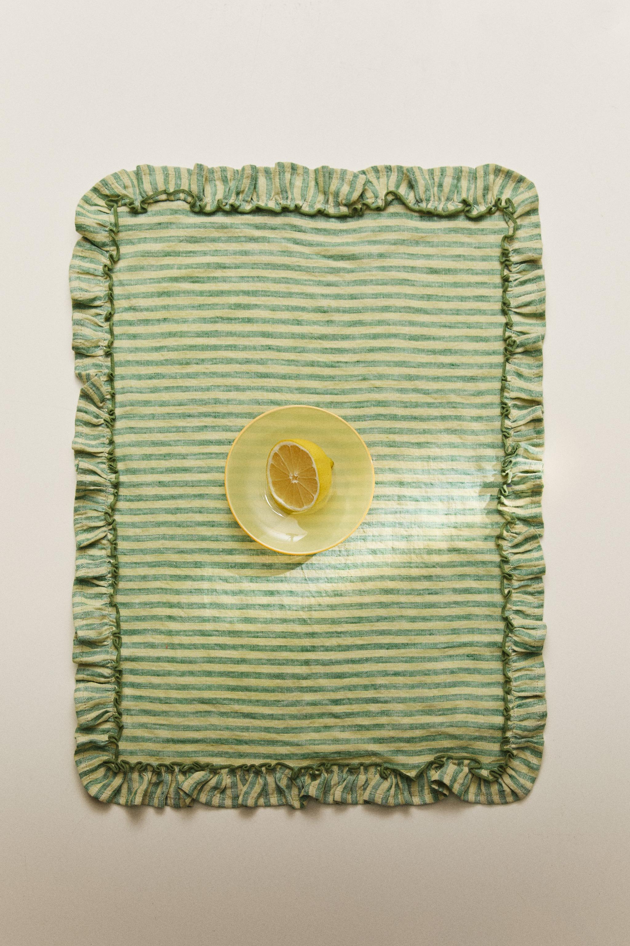 LINEN PLACEMAT WITH RUFFLES — Green
