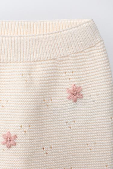 PANTALON EN MAILLE À FLEURS BRODÉES - Écru moyen de Zara - Image 2