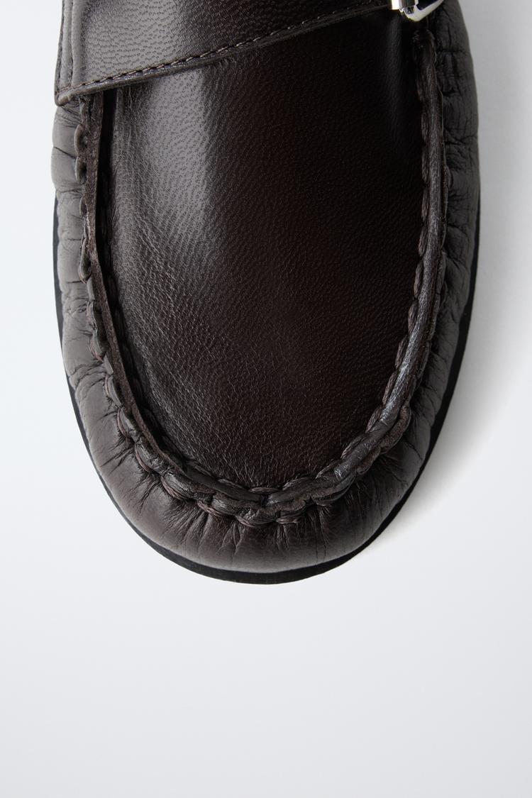 MOCASINES DE CUERO CON HEBILLA 7