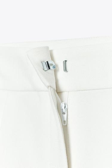 BERMUDA À PINCES TAILLE HAUTE - Écru de Zara - Image 4