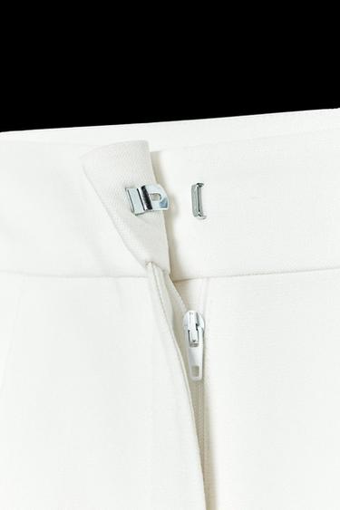 BERMUDASHORTS MIT BUNDFALTEN UND HOHEM BUND - Cremefarben von Zara