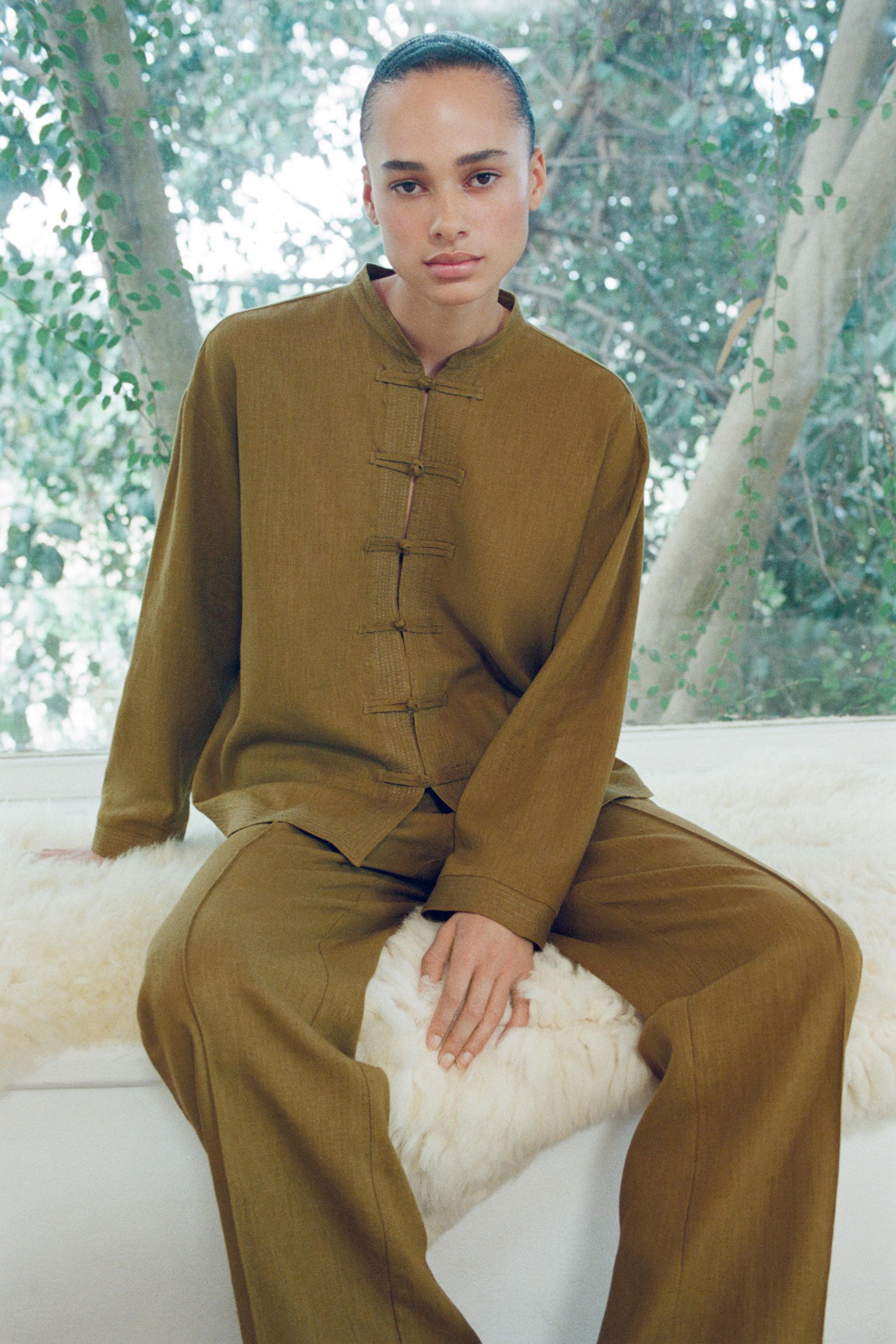LINEN SHIRT WITH FROG FASTENING — Oil