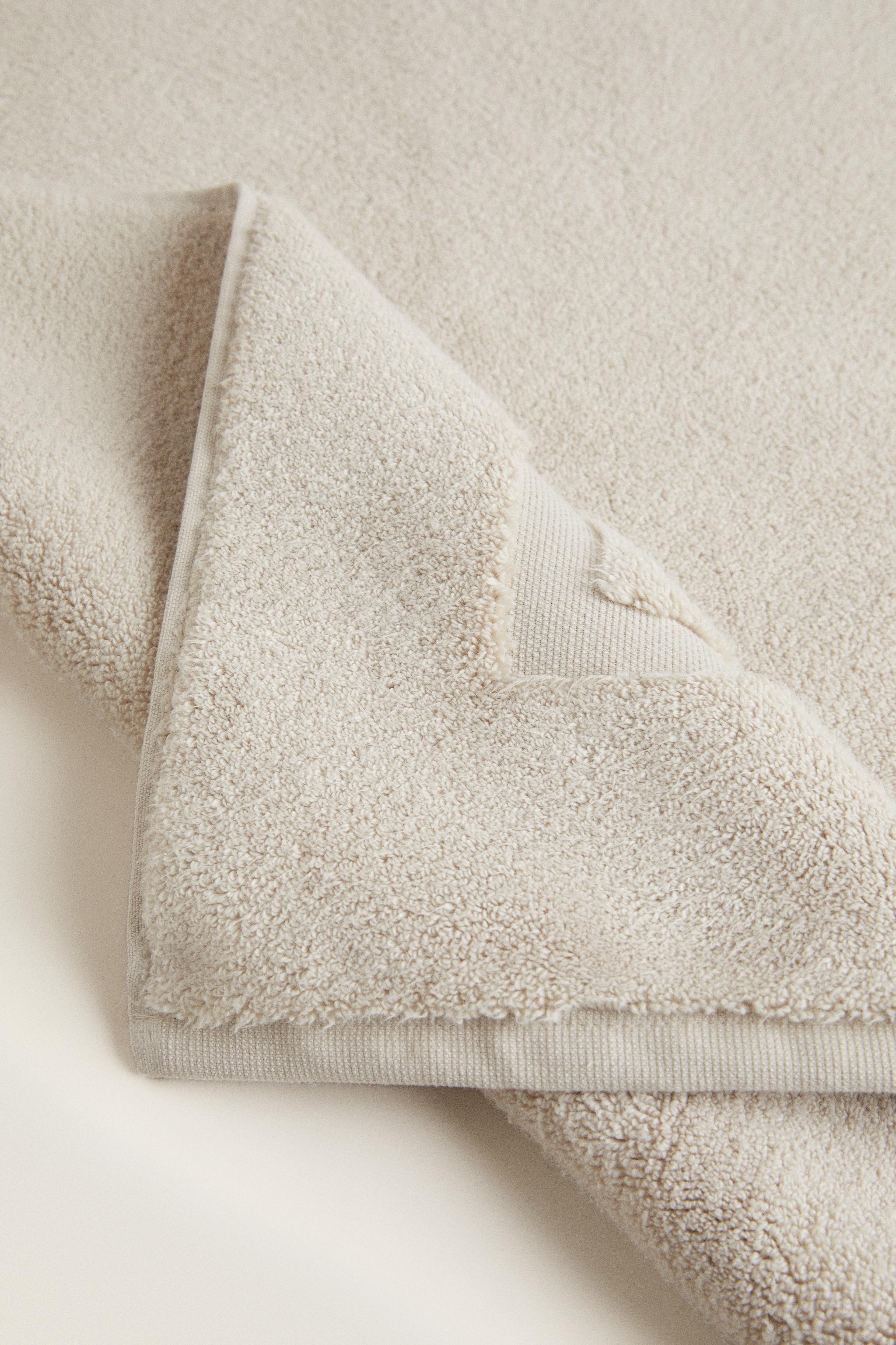 SOFT TERRY BATH MAT — Light sand
