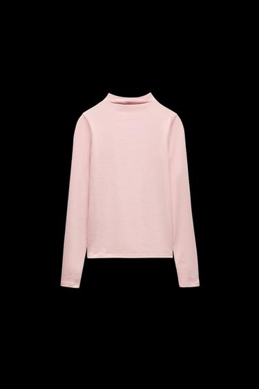 T-SHIRT MIT HOHEM KRAGEN - Rosa pudrig von Zara