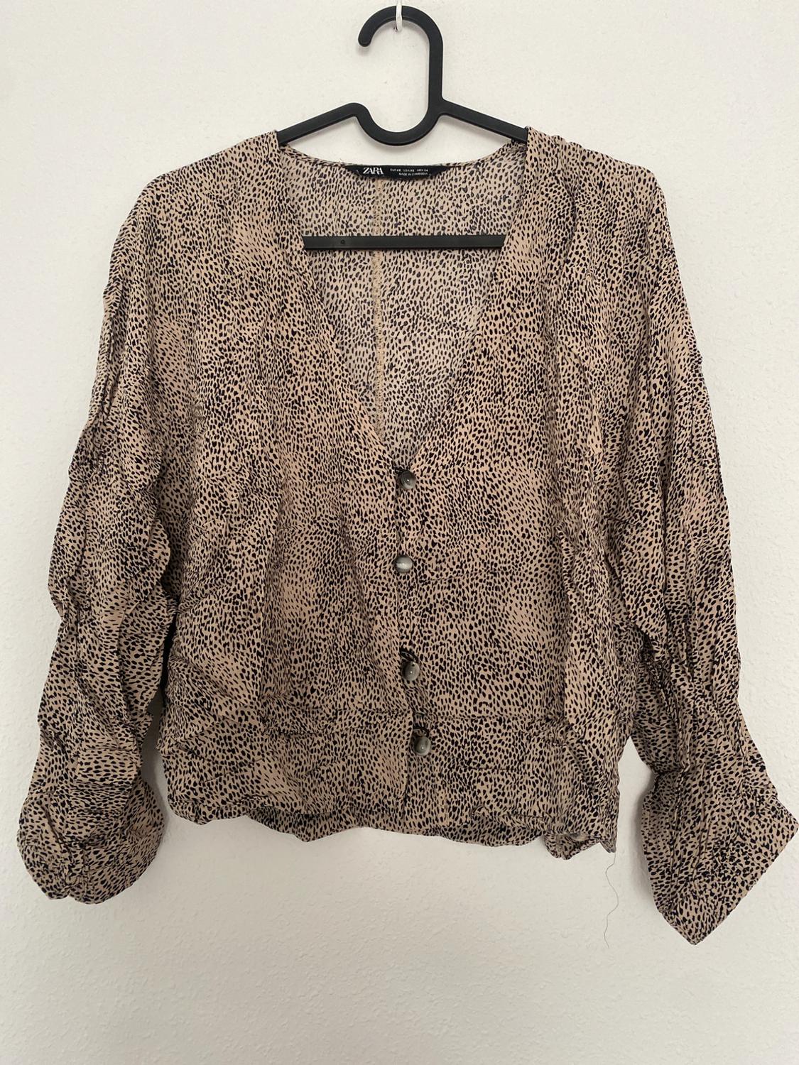 PRINTED BUTTON-UP BLOUSE