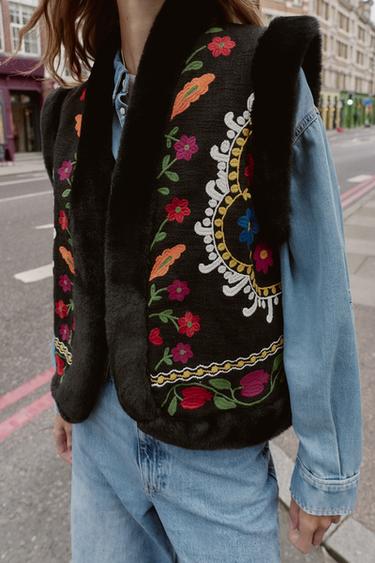 EMBROIDERED FAUX FUR GILET WITH CONTRASTING DETAILS - Black by Zara