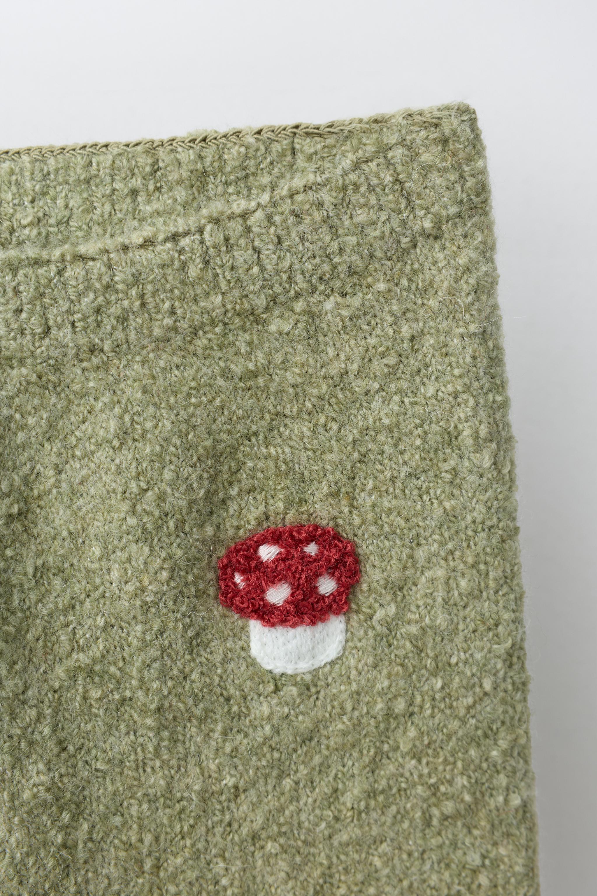 EMBROIDERED MUSHROOM KNIT PANTS