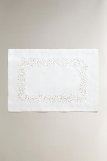 PACK OF EMBROIDERED SATIN NAPKINS (PACK OF 2) - Ecru by Zara - Image 0