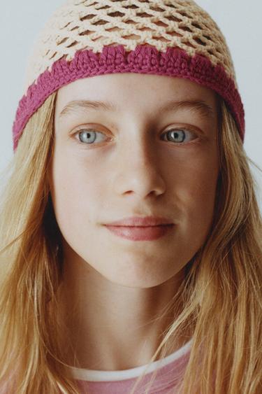 GORRO CASQUETE BAJO CONTRASTE - Crudo de Zara