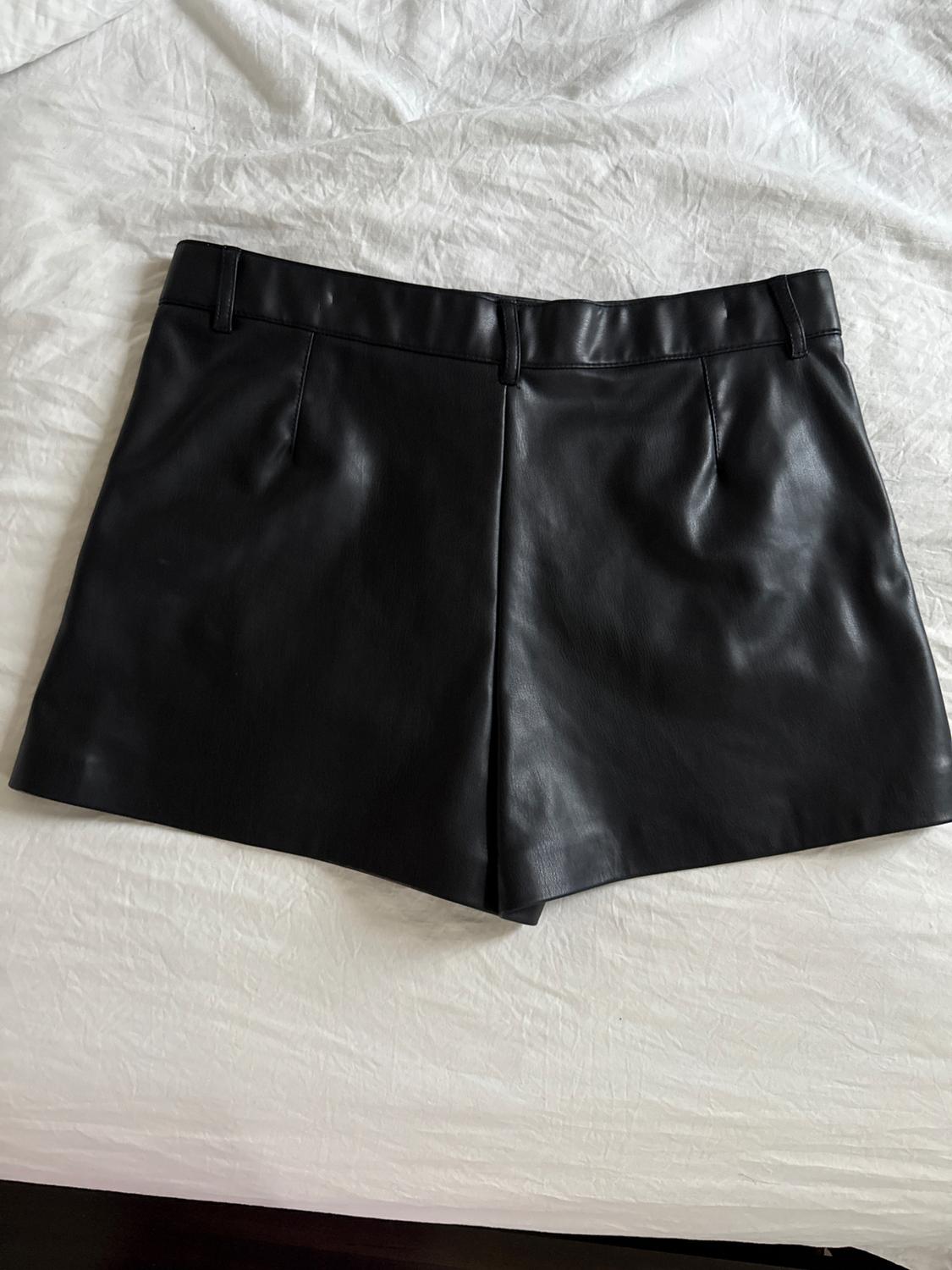 SHORTS EFECTO PIEL - Image 2