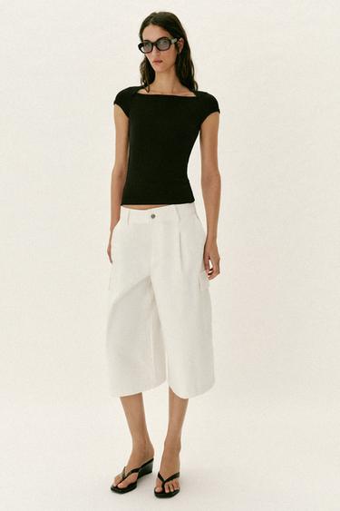 CAMISETA ESCOTE CUADRADO - Negro de Zara