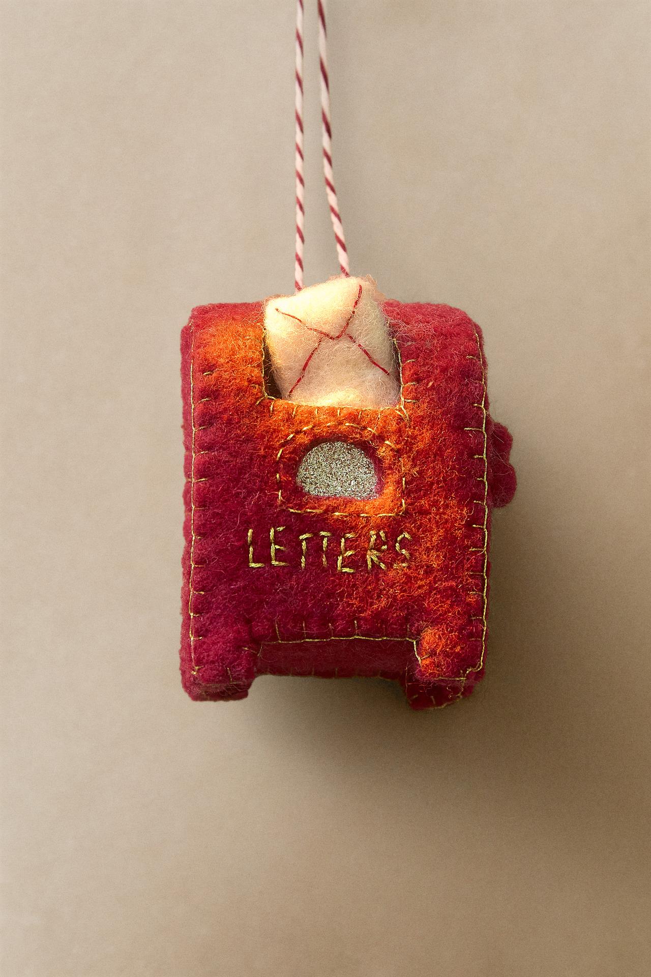 FELT MAILBOX CHRISTMAS TREE ORNAMENT — Red