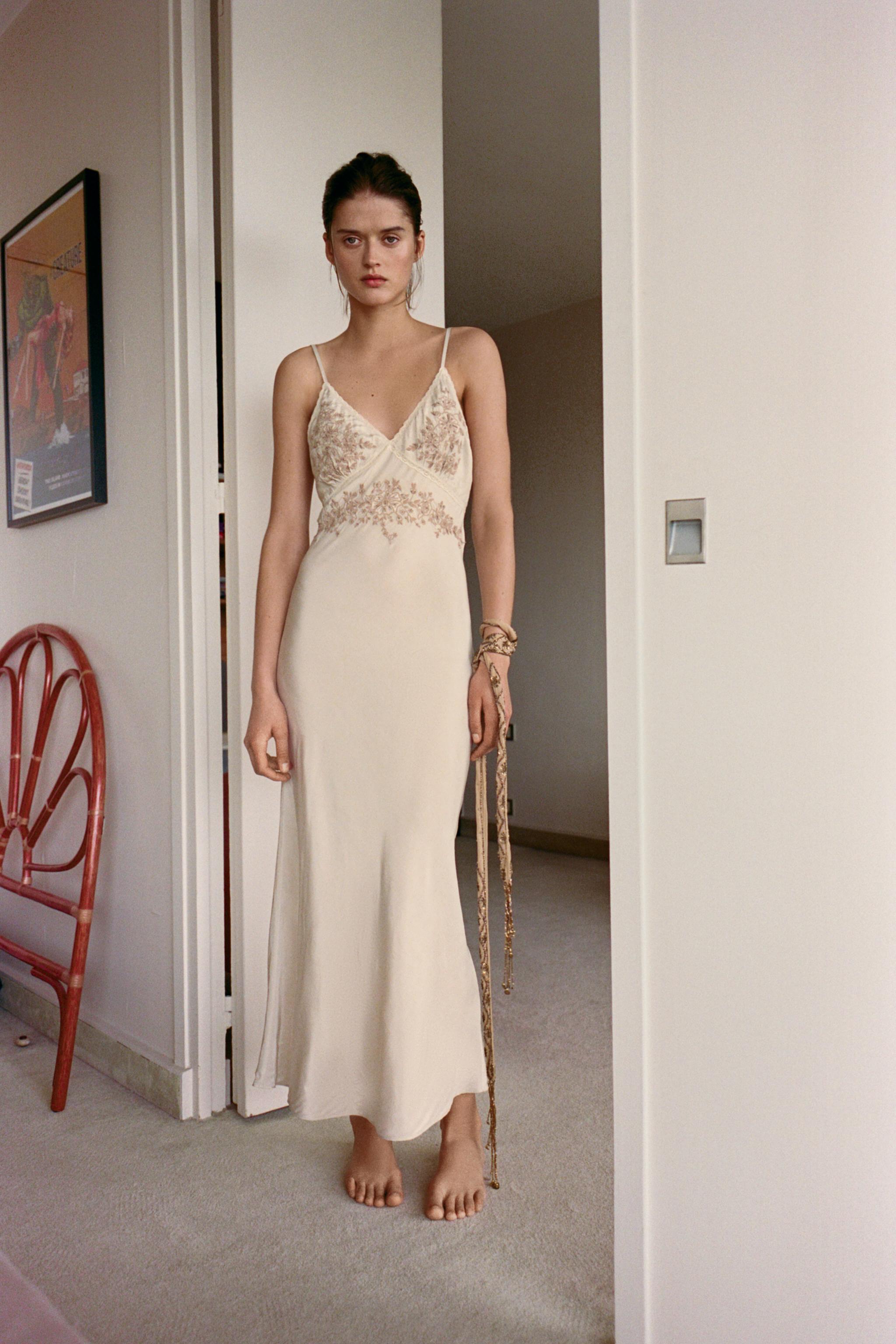 ROBE STYLE LINGERIE BRODERIES FANTAISIE