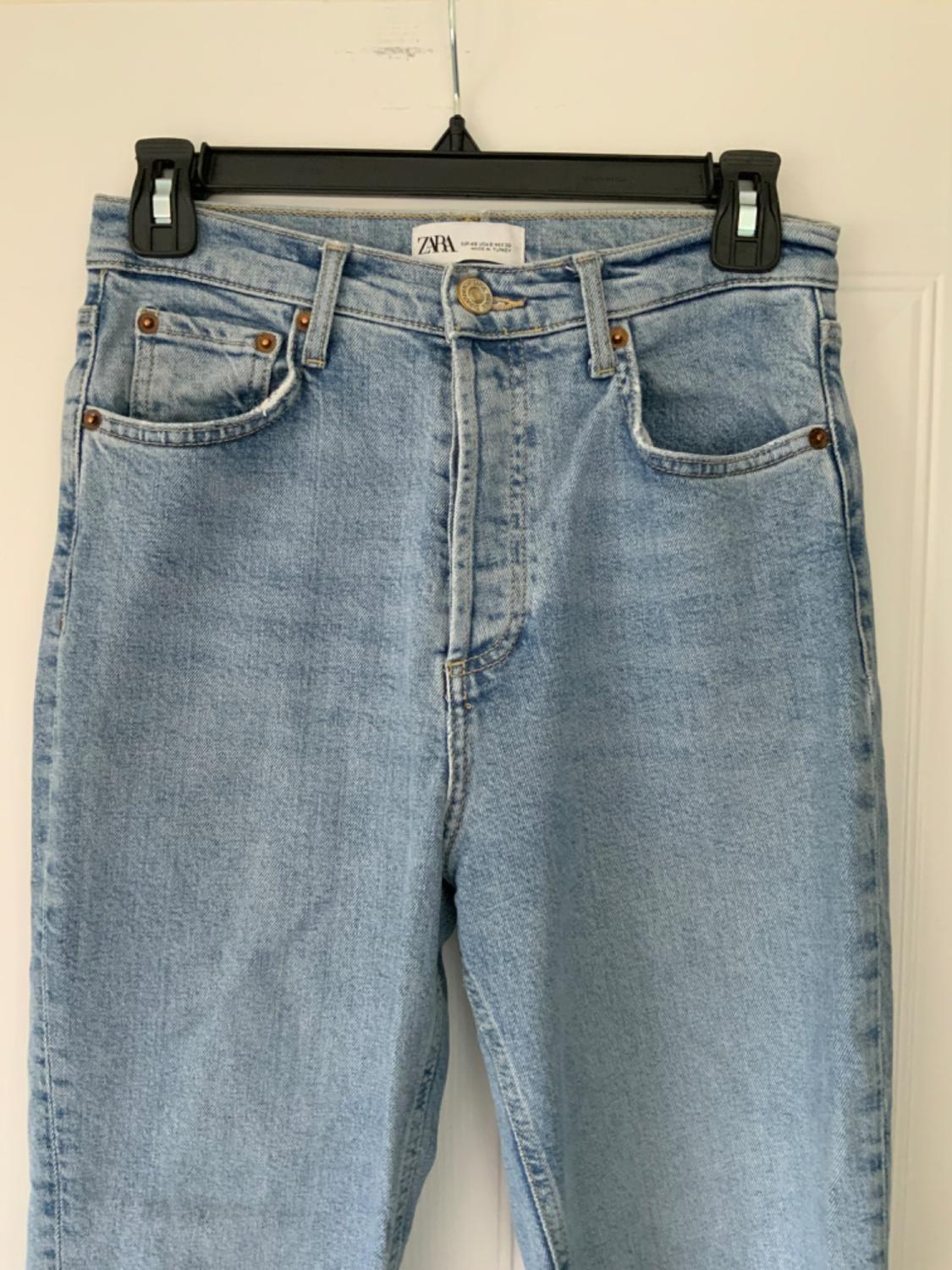 HIGH WAISTED RAW EDGE JEANS - Image 2