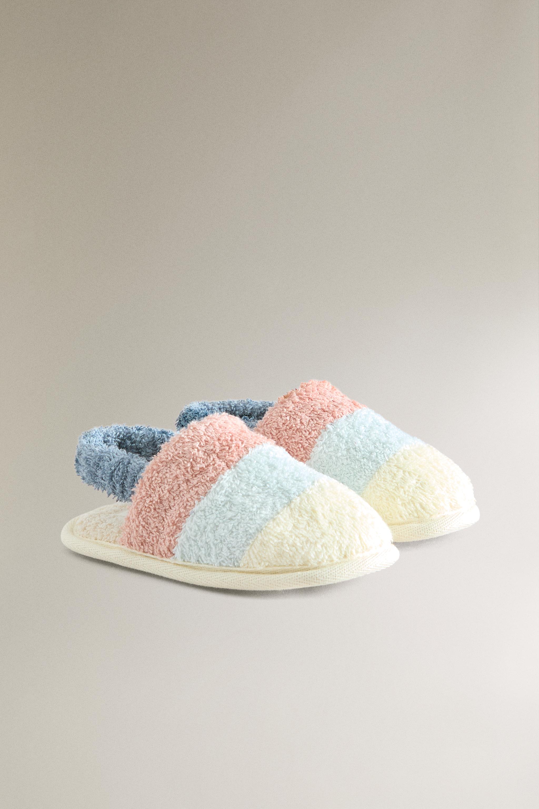 CHAUSSONS ENFANT SERVIETTE DE BAIN