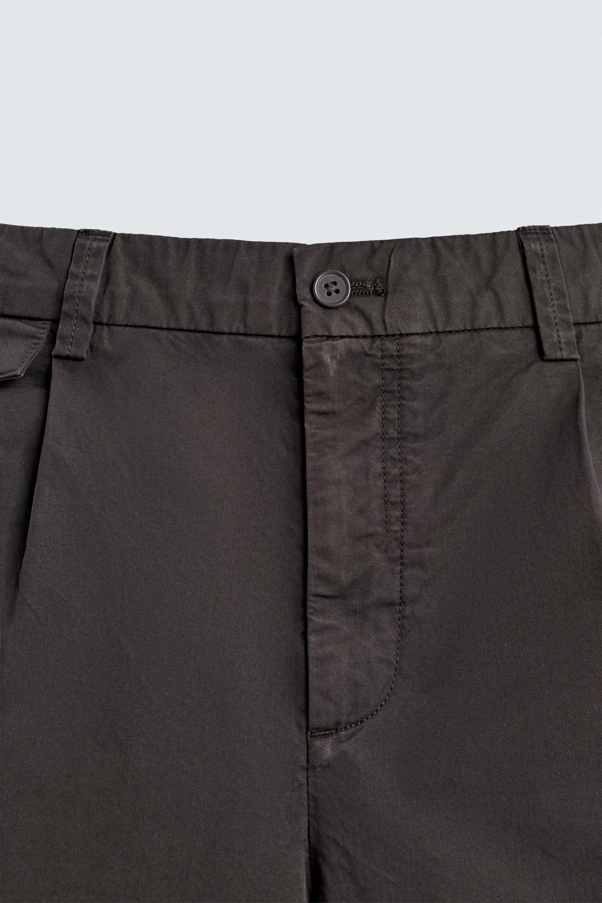 REGULAR FIT PLEATED SHORTS