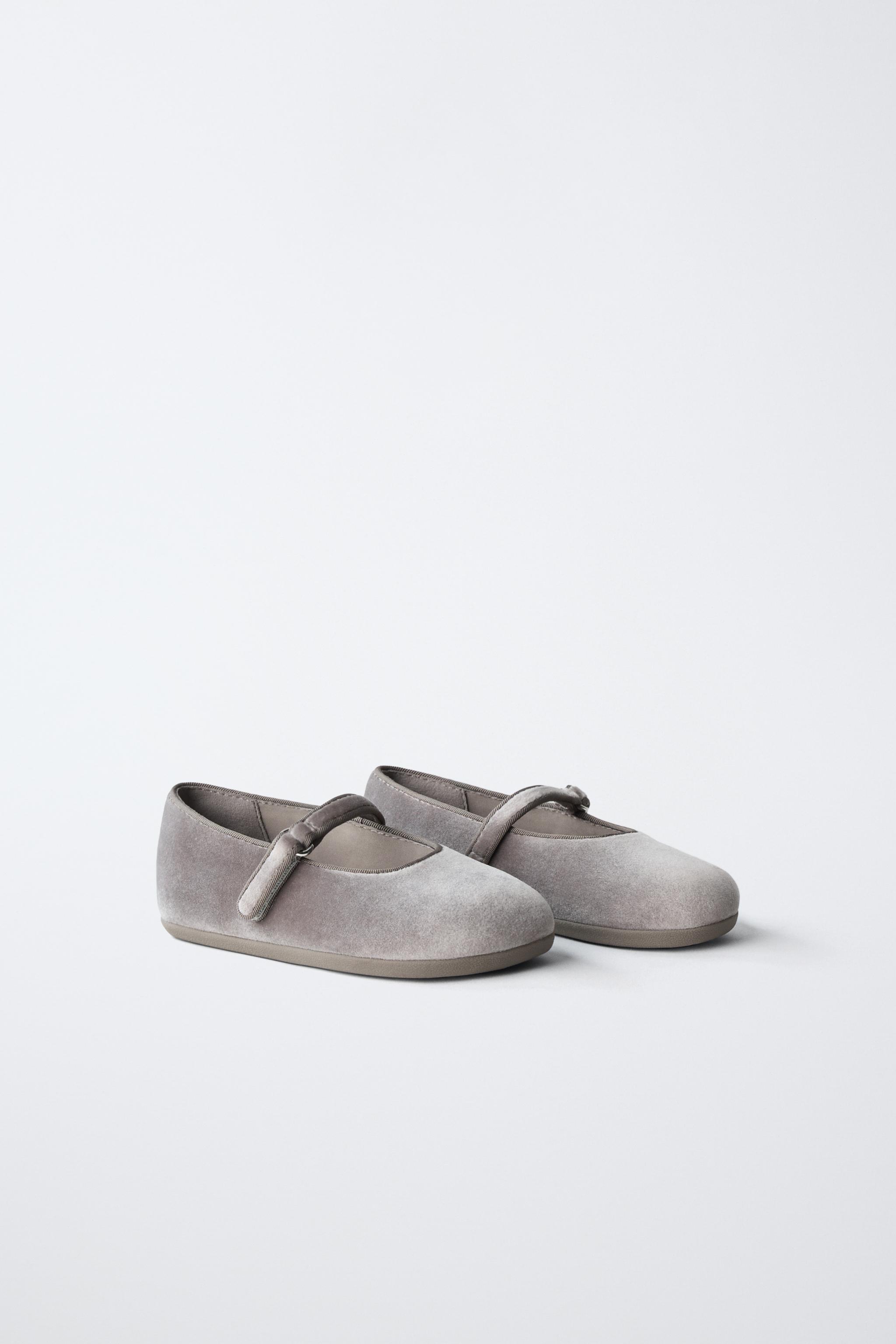 VELVET BAREFOOT FLATS — Gray