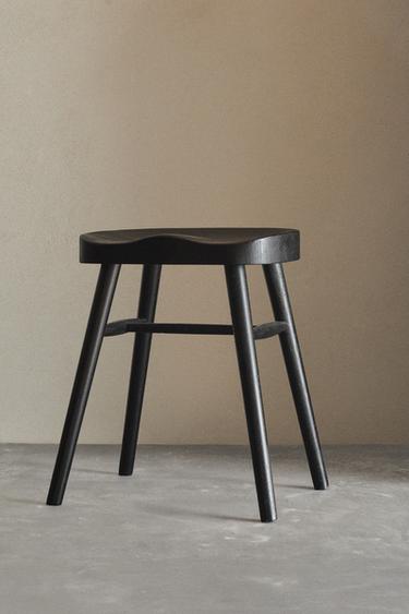 TABURETE ALTO PINO - Negro de Zara