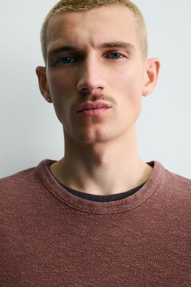 T-SHIRT EN MAILLE LAVÉ - Rouge de Zara