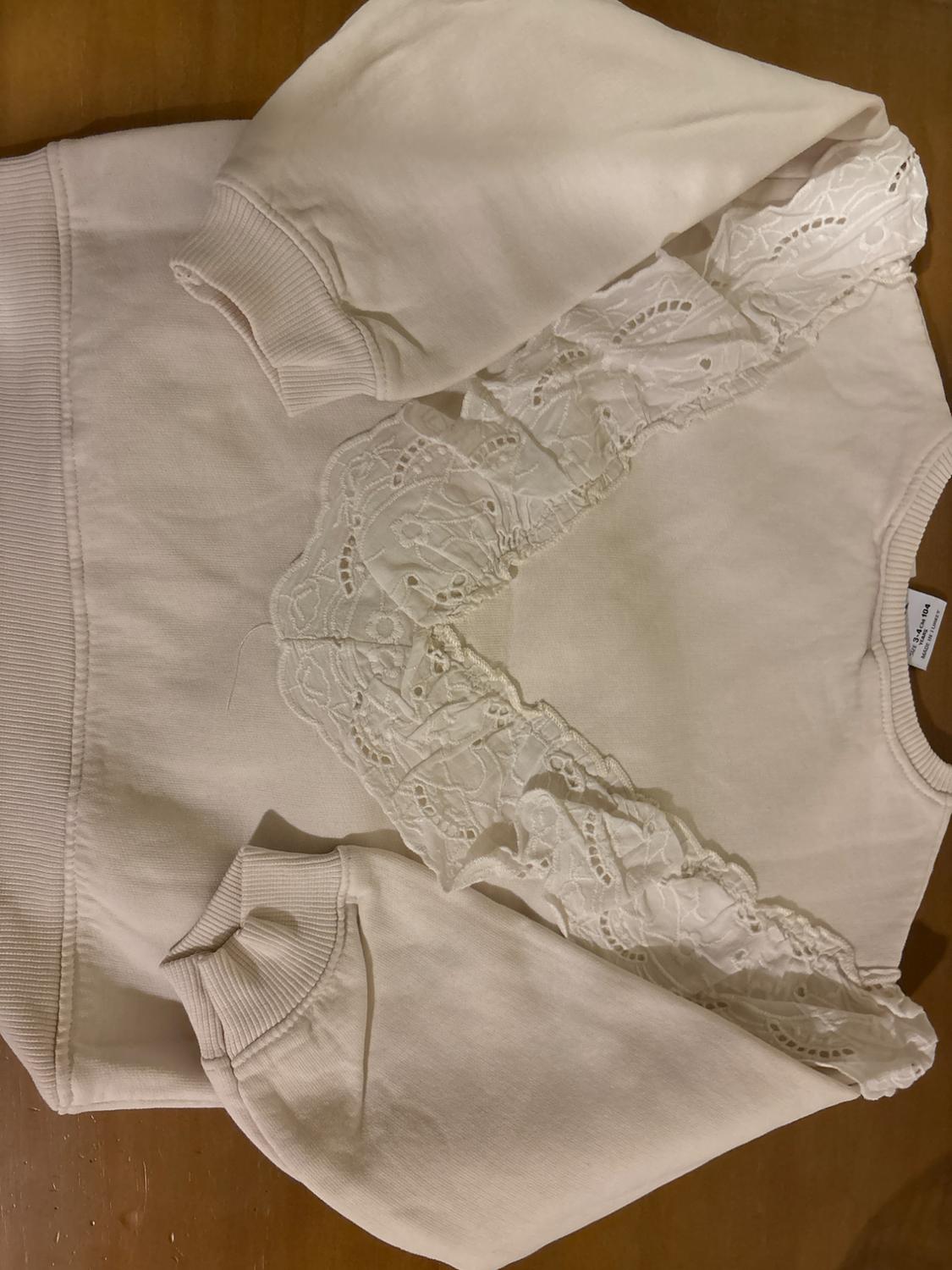 SWEATSHIRT WITH SWISS EMBROIDERY RUFFLES - Image 2
