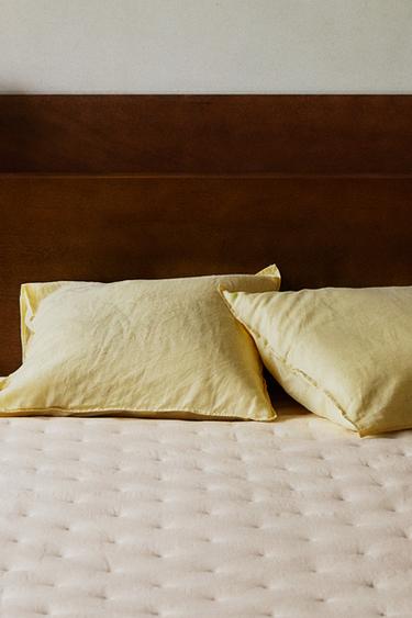 MICROFIBRE QUILTED BEDSPREAD - Light beige by Zara