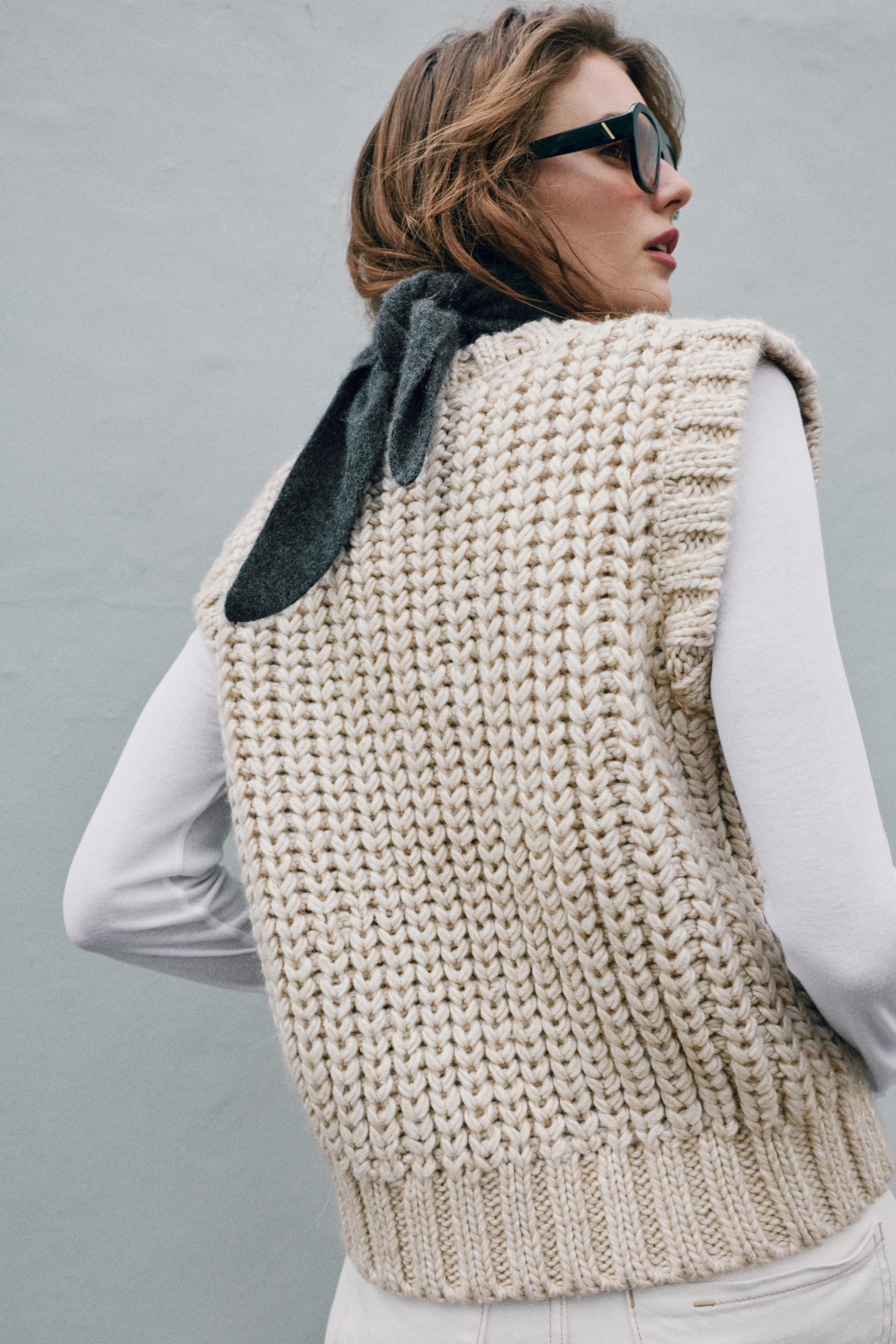 STRUCTURED OVERSIZED KNIT VEST thumbnail 6