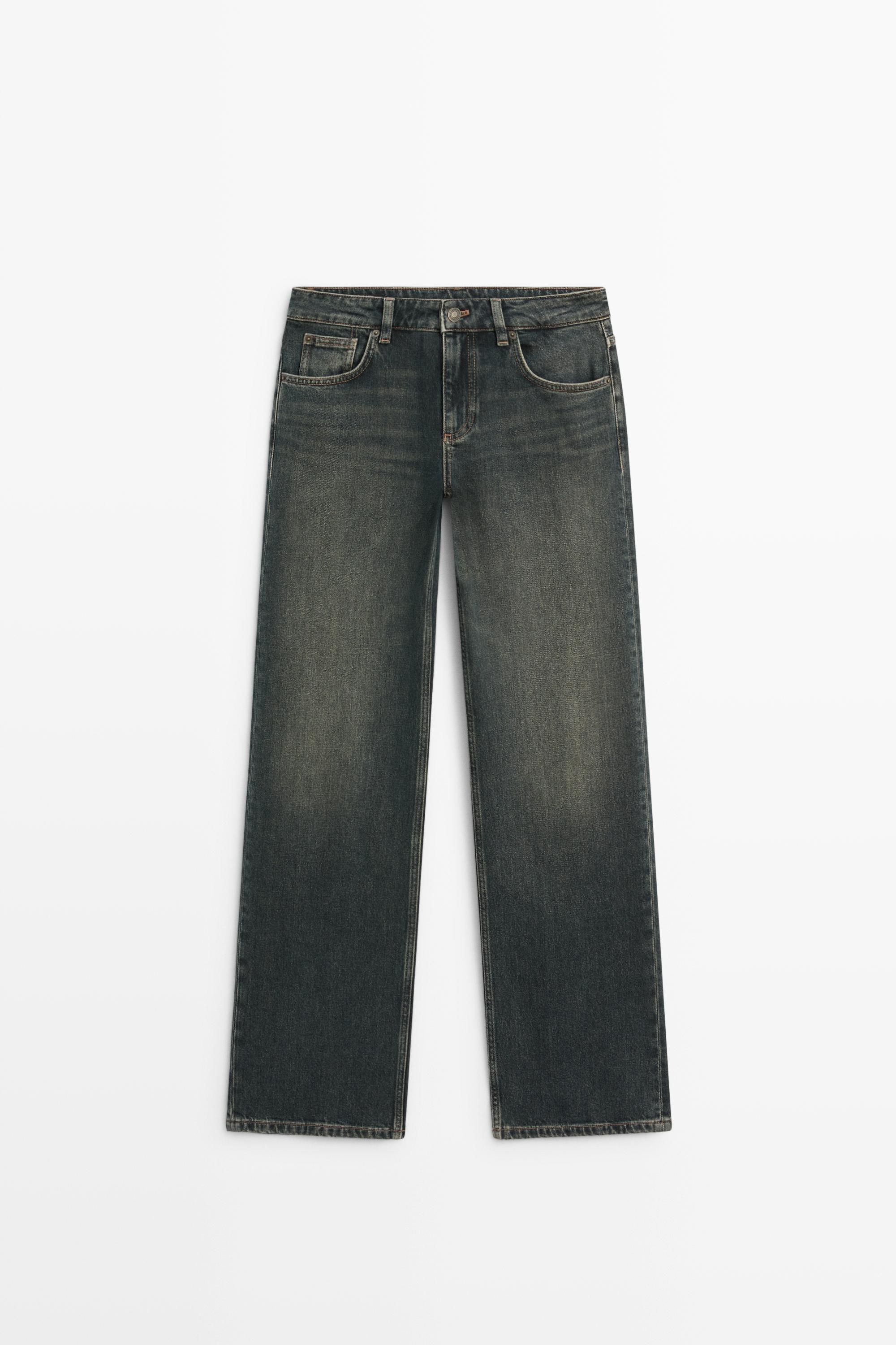 Low-rise straight-leg jeans total look