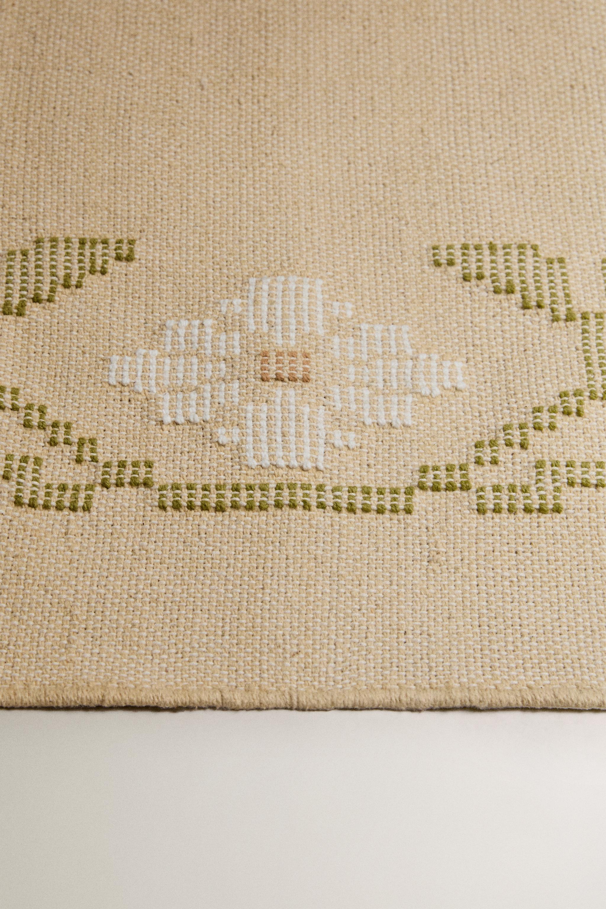 JACQUARD FLORAL AREA RUG