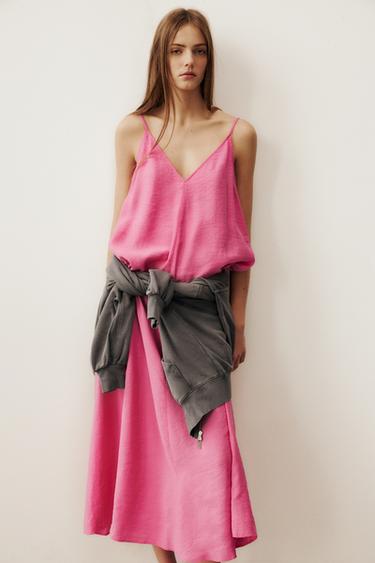 VESTIDO FLUIDO VOLUMEN - Fucsia de Zara